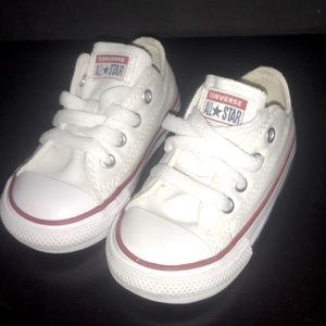 White Toddler size 5 never worn classic low top Chuck Taylors